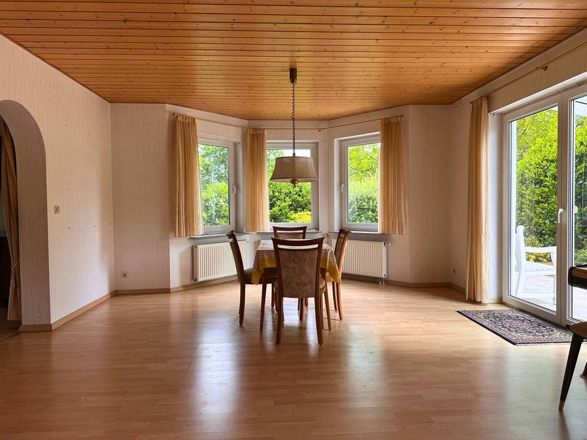 Ruhig gelegenes Einfamilienhaus mit Garten und Garage - Photo 1
